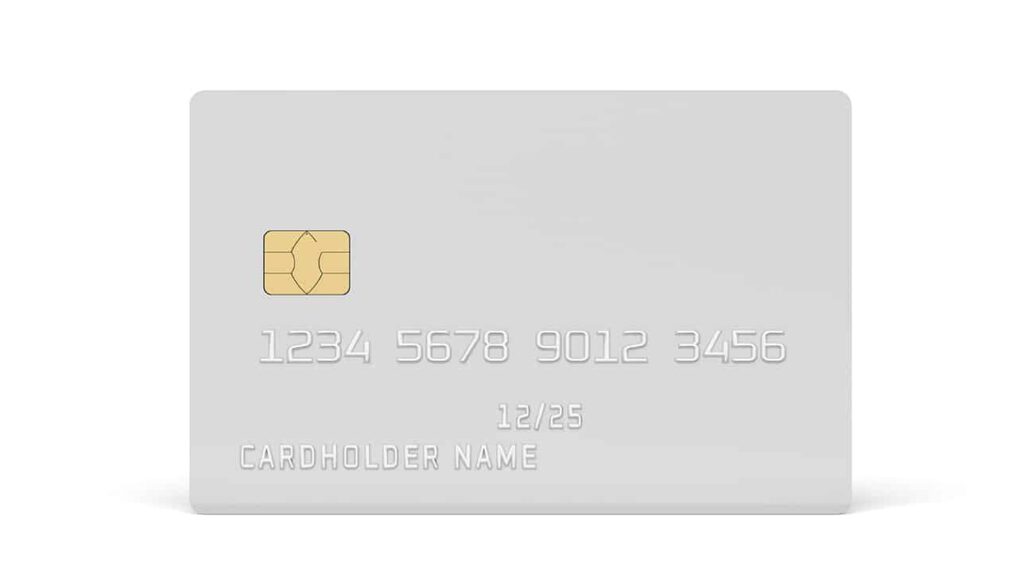 Pusta karta płatnicza z chipem, na której znajdują się numery w formacie 1234 5678 9012 3456 oraz datą ważności 12/25. Brak imienia posiadacza karty, co czyni ją neutralną dla prezentacji. Idealna do użycia w materiałach promocyjnych dotyczących myjni bezdotykowych.